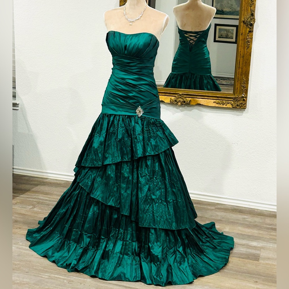Night Moves Emerald Green Prom Dress